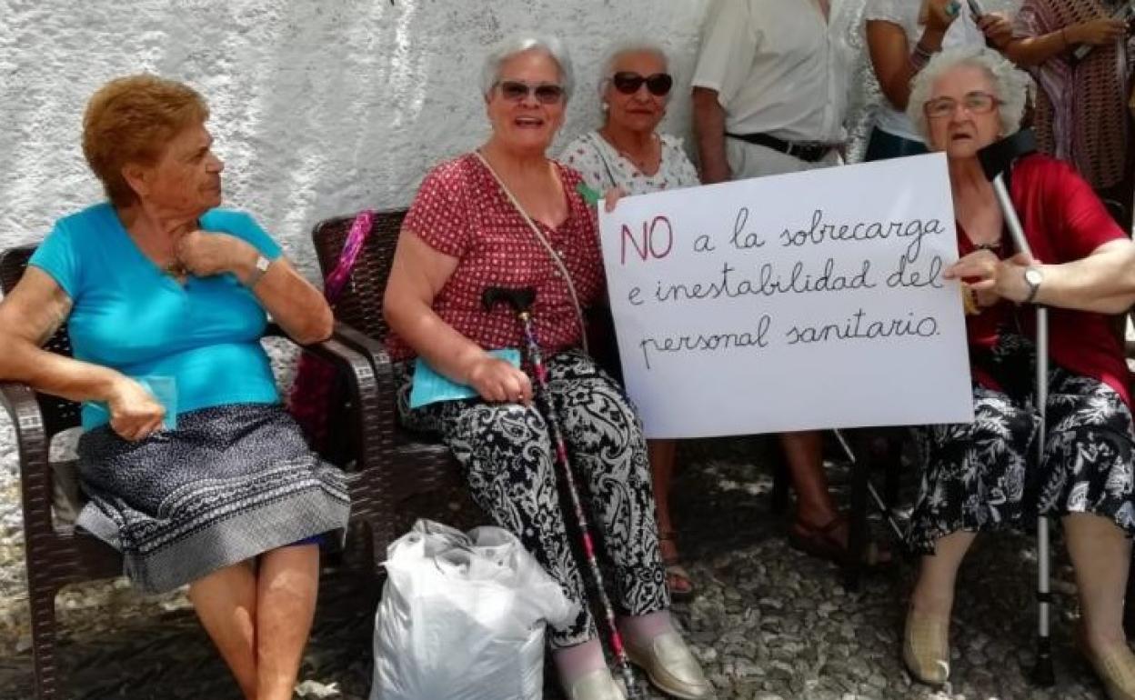 Granada | Los vecinos del Albaicín exigen a los políticos explicaciones sobre la situación del centro de salud