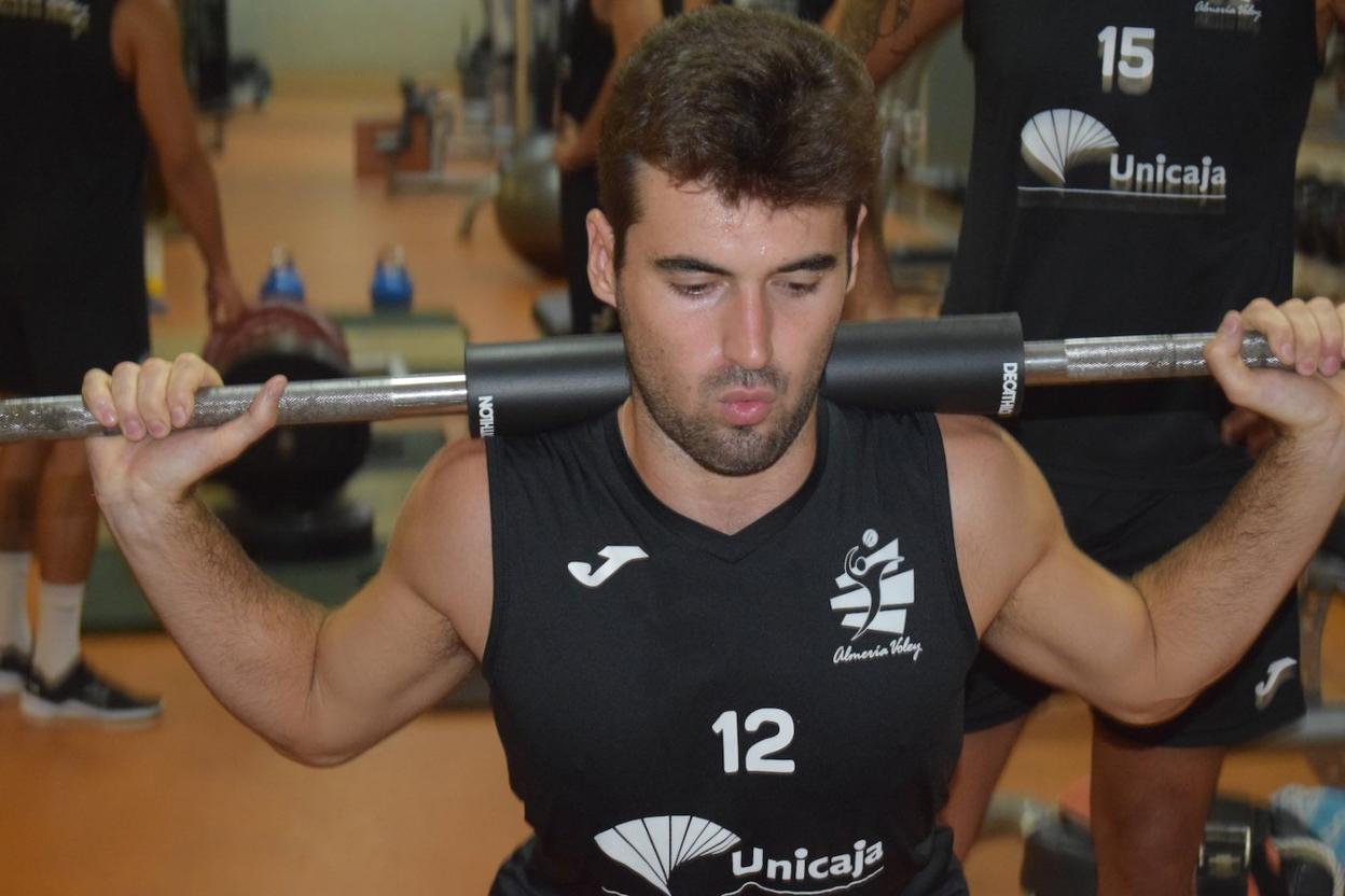 Antonio Casimiro Artés, durante una sesión de pesas con Unicaja Costa de Almería.