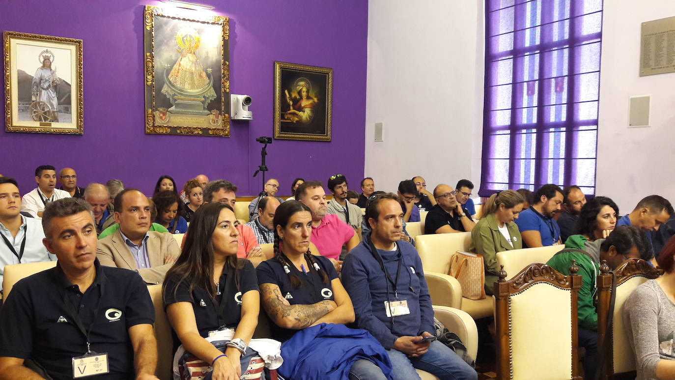 La plantilla de la radiotelevisión municipal ha estado en el salón de plenos. 