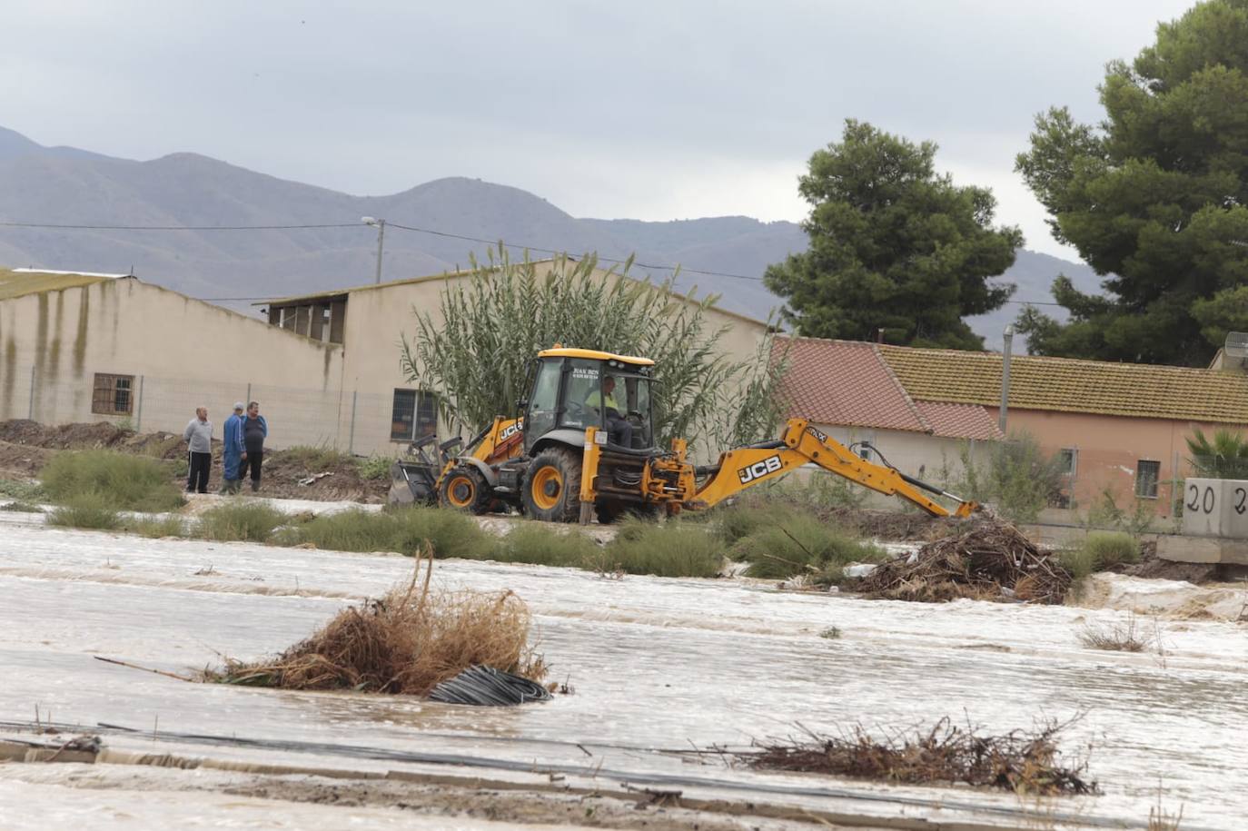 El temporal sigue sin dar tregua, se extiende a más provincias y este sábado se ha cobrado la séxta víctima mortal.