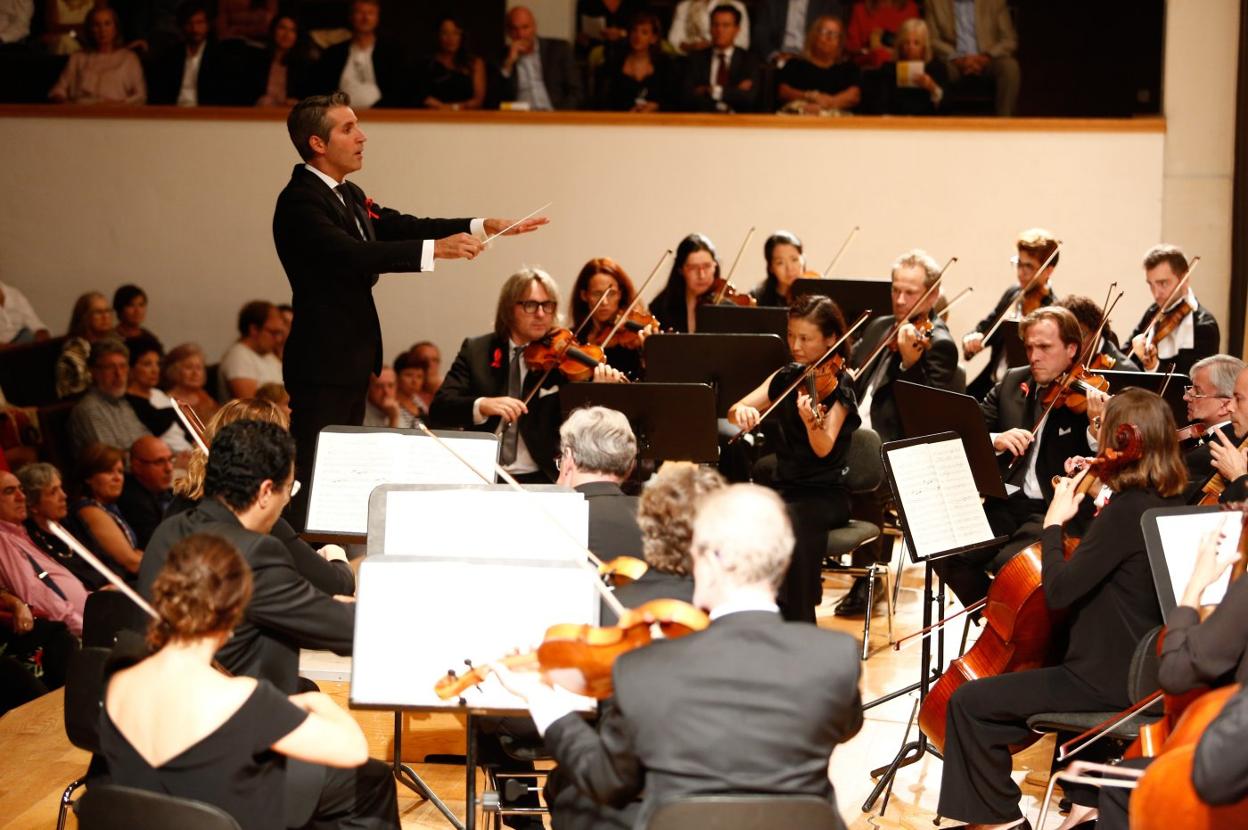 La Orquesta Ciudad de Granada durante el Concierto de Inauguración de temporada que dio anoche en el Auditorio Manuel de Falla.