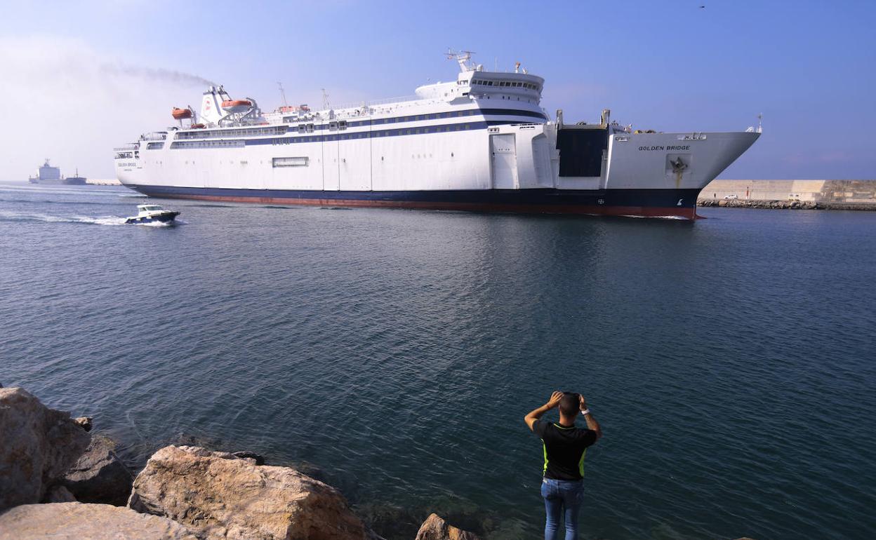 El buque que sustituyó al Volcán de Tauce en la ruta a Melilla.