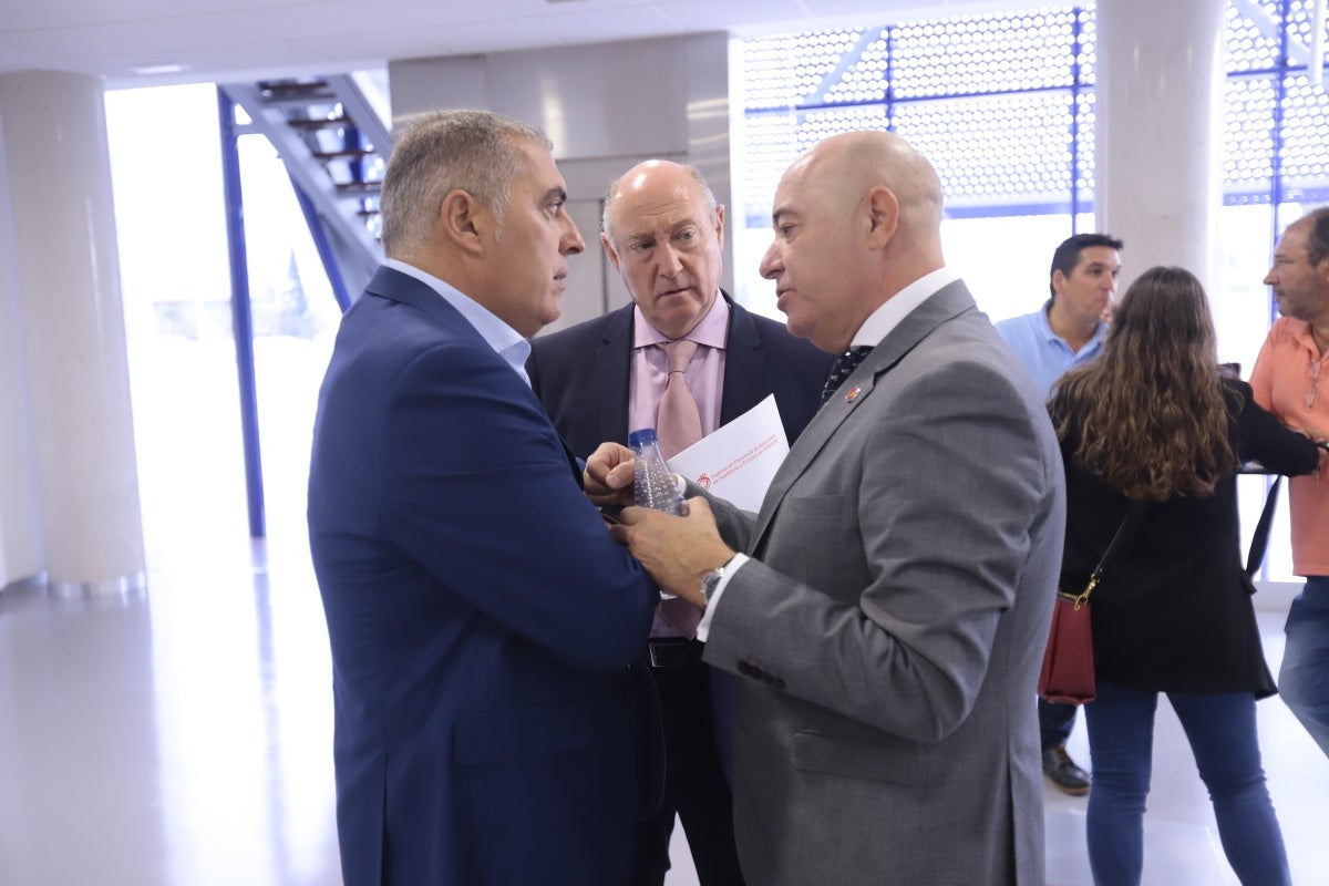 El encuentro, celebrado en el foro de Motril y organizado por IDEAL y la Cámara de Comercio de Motril, ha reunido a diversas personalidades del ámbito político y empresarial provincial