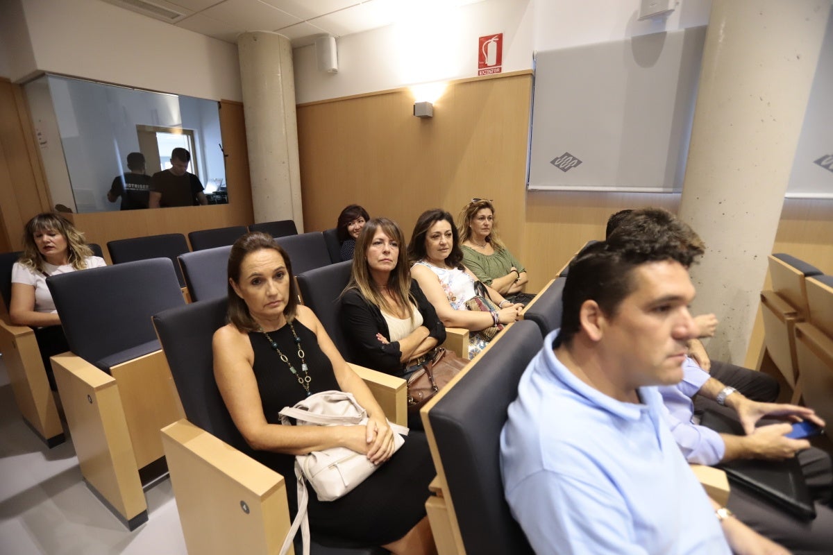 El encuentro, celebrado en el foro de Motril y organizado por IDEAL y la Cámara de Comercio de Motril, ha reunido a diversas personalidades del ámbito político y empresarial provincial
