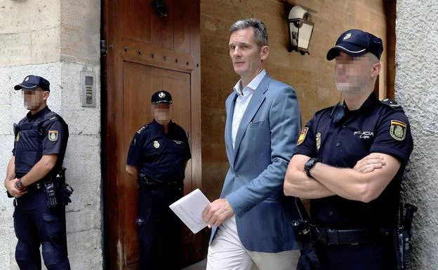 Iñaki Urdangarin, tras recoger la orden de prisión en la Audiencia de Palma en junio de 2018. 
