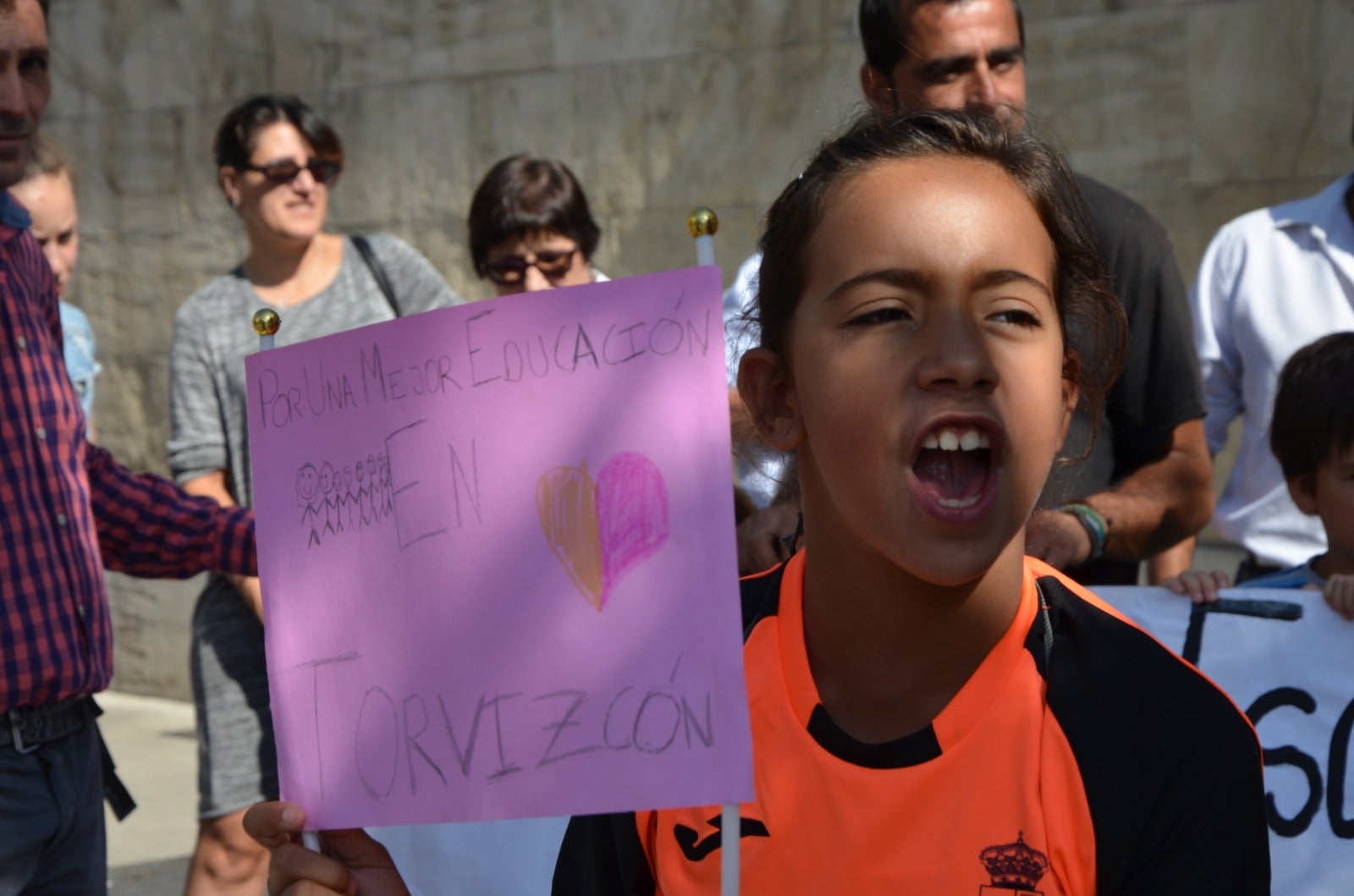 Los alumnos de Bérchules y Torvizcón han comenzado una huelga indefinida por la que no volverán a clase hasta que se solucione esta situación