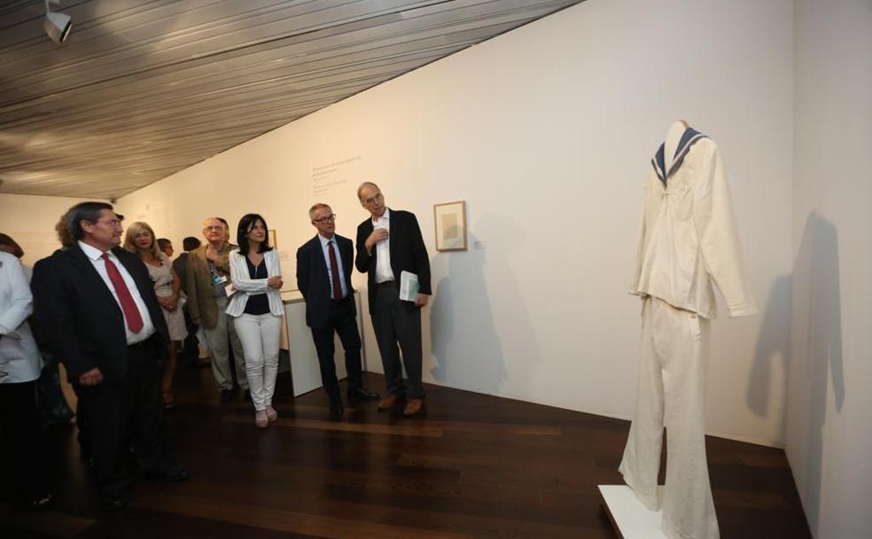 El ministro de Cultura en funciones ha asistido a la inauguración de la exposición junto a otras autoridades.