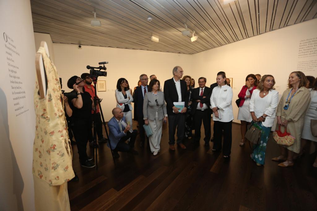 A través de una amplia muestra del archivo personal recién incorporado al Centro, la muestra se asoma a temas centrales de la vida y obra del poeta: el amor, el deseo y el sexo