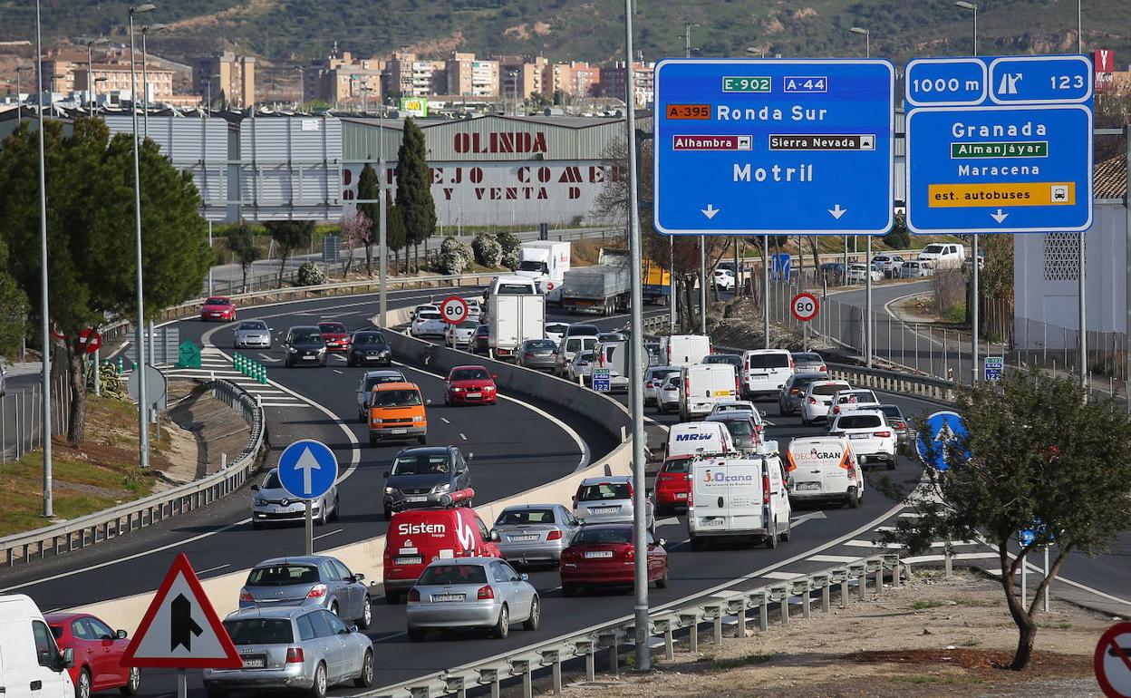 Cortes de tráfico y cambios en los autobuses en Granada | Dos manifestaciones, un festival y varios cortes de calles