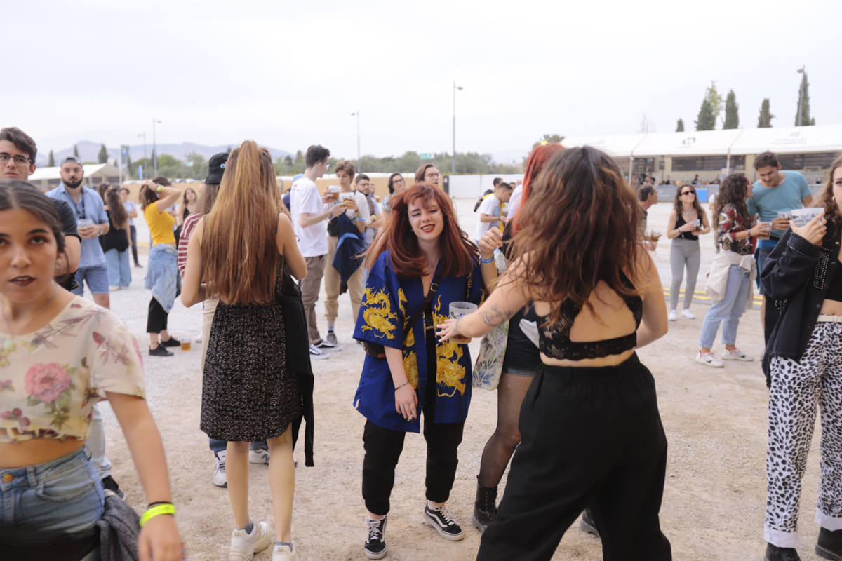 El festival con el que 'acaba el verano' reúne a miles de personas en el Cortijo del Conde de Granada 