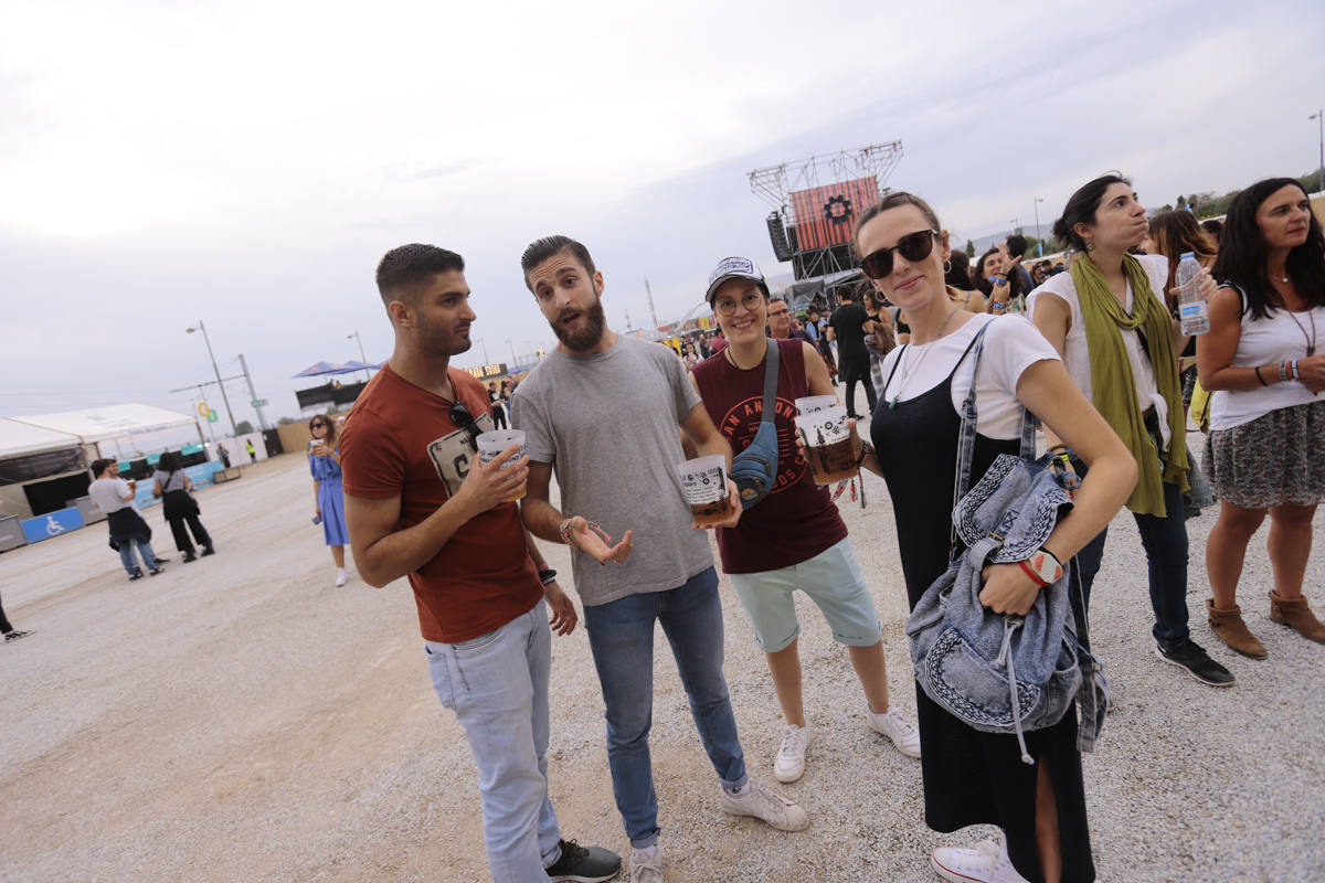 El festival con el que 'acaba el verano' reúne a miles de personas en el Cortijo del Conde de Granada 