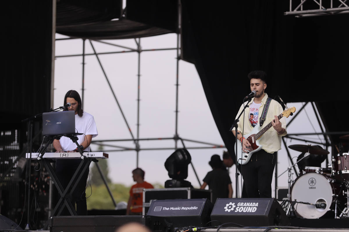 El festival con el que 'acaba el verano' reúne a miles de personas en el Cortijo del Conde de Granada 