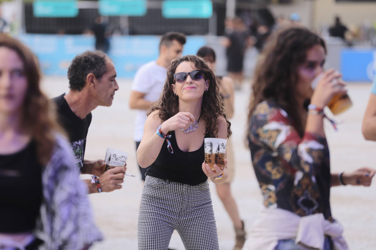 El festival con el que 'acaba el verano' reúne a miles de personas en el Cortijo del Conde de Granada 