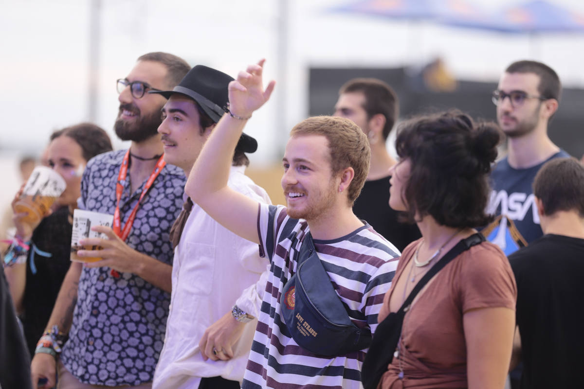 El festival con el que 'acaba el verano' reúne a miles de personas en el Cortijo del Conde de Granada 