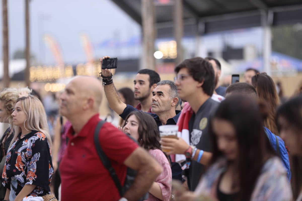 El festival con el que 'acaba el verano' reúne a miles de personas en el Cortijo del Conde de Granada 