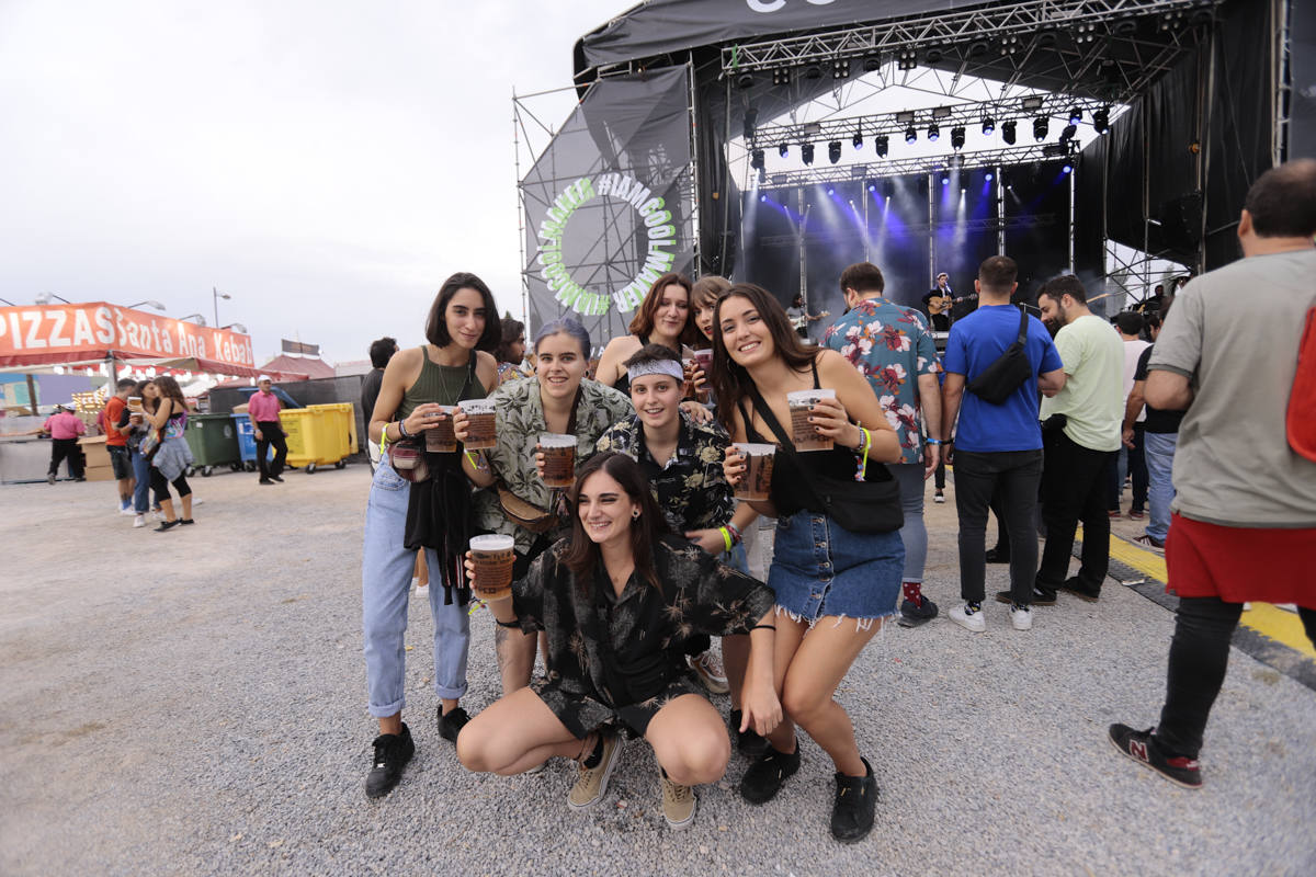 El festival con el que 'acaba el verano' reúne a miles de personas en el Cortijo del Conde de Granada 