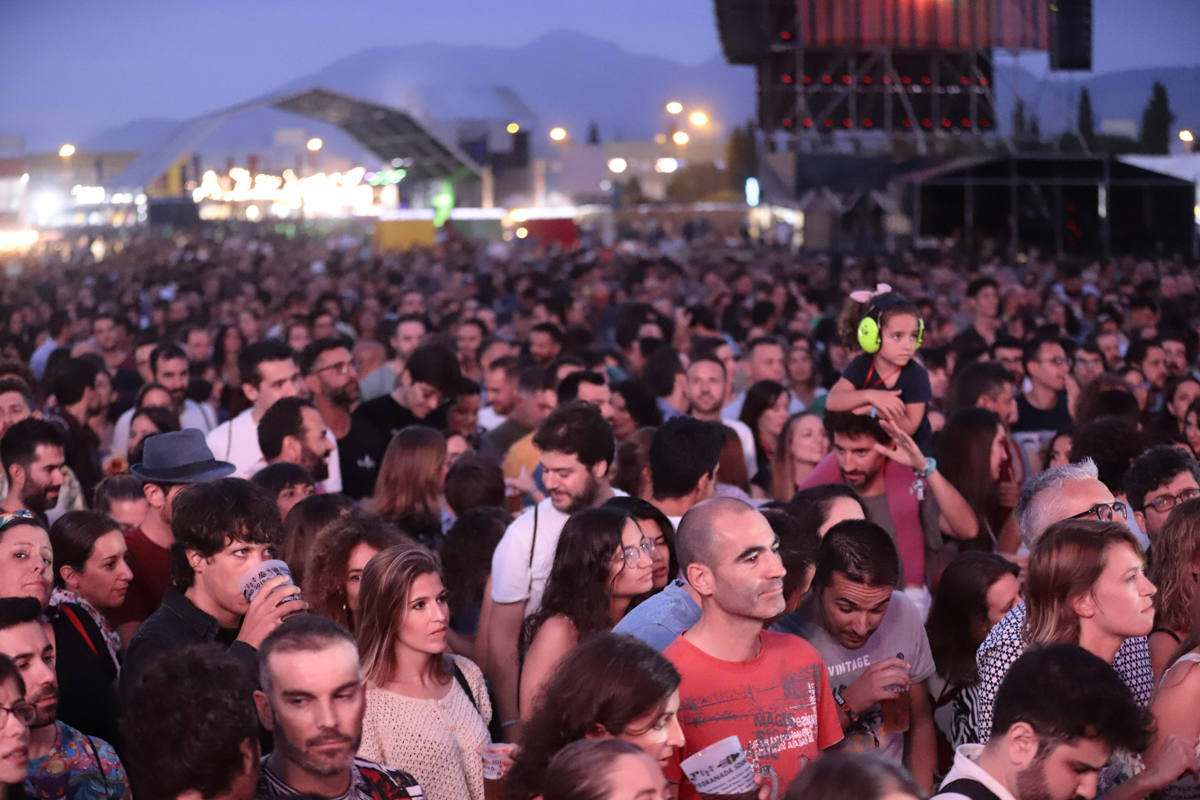 El festival con el que 'acaba el verano' reúne a miles de personas en el Cortijo del Conde de Granada 