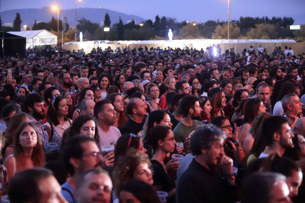 El festival con el que 'acaba el verano' reúne a miles de personas en el Cortijo del Conde de Granada 