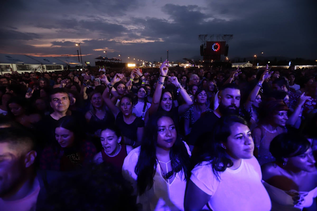 El festival con el que 'acaba el verano' reúne a miles de personas en el Cortijo del Conde de Granada 