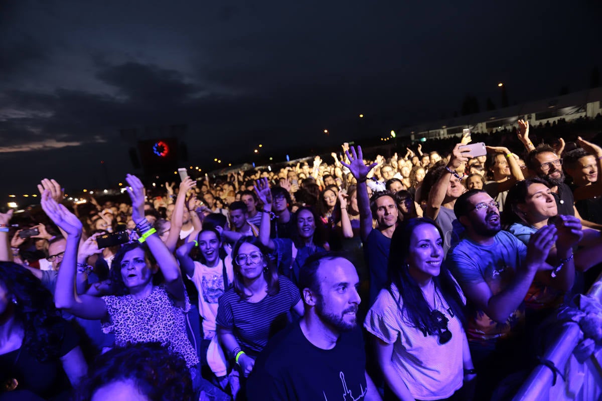 El festival con el que 'acaba el verano' reúne a miles de personas en el Cortijo del Conde de Granada 