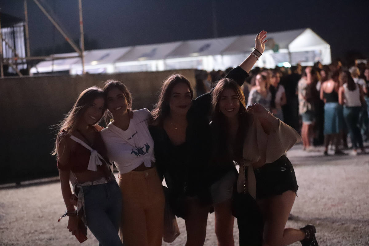 El festival con el que 'acaba el verano' reúne a miles de personas en el Cortijo del Conde de Granada 