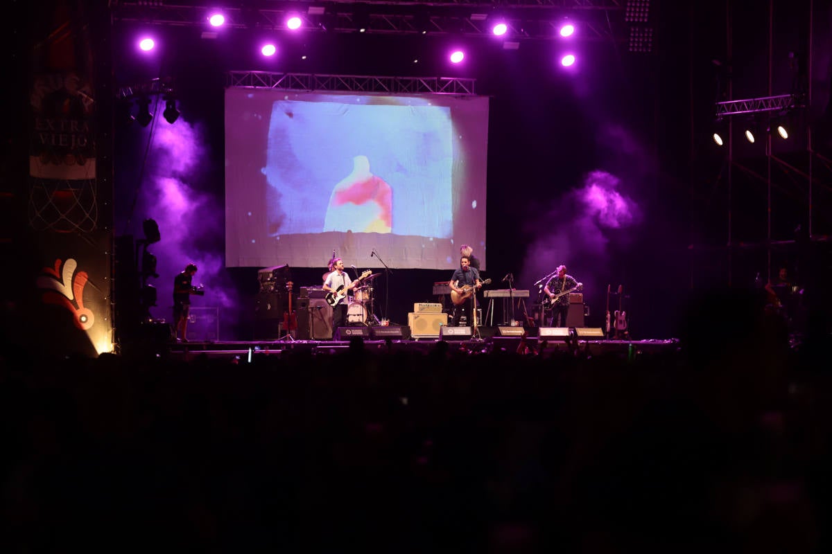 El festival con el que 'acaba el verano' reúne a miles de personas en el Cortijo del Conde de Granada 