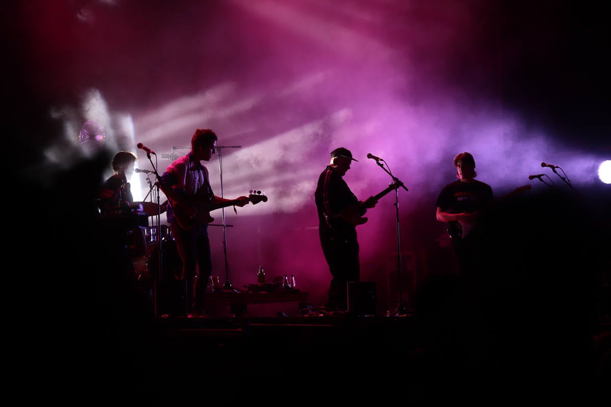 El festival con el que 'acaba el verano' reúne a miles de personas en el Cortijo del Conde de Granada 