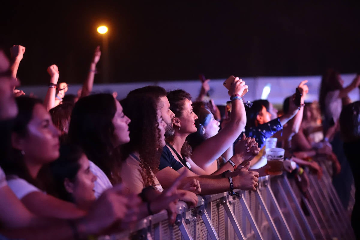 El festival con el que 'acaba el verano' reúne a miles de personas en el Cortijo del Conde de Granada 