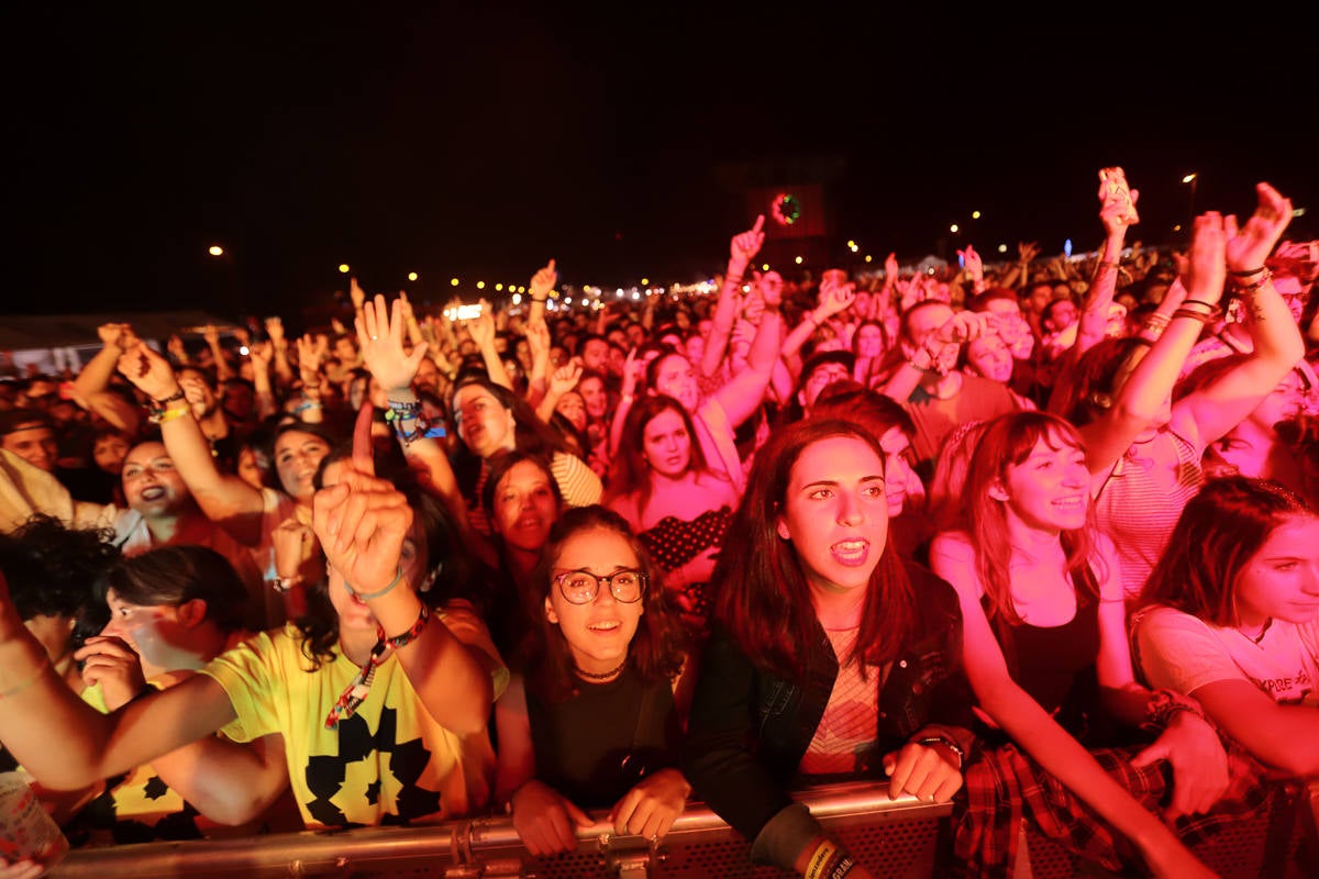 El festival con el que 'acaba el verano' reúne a miles de personas en el Cortijo del Conde de Granada 