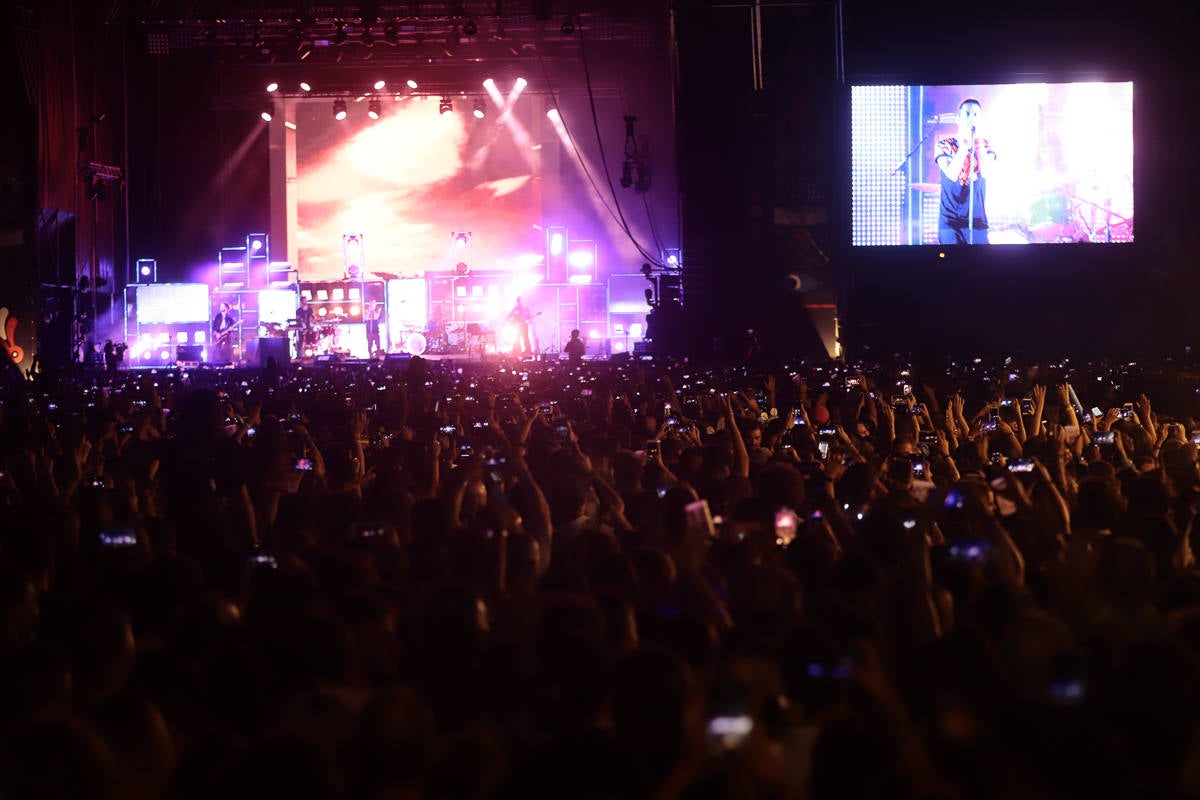 El festival con el que 'acaba el verano' reúne a miles de personas en el Cortijo del Conde de Granada 