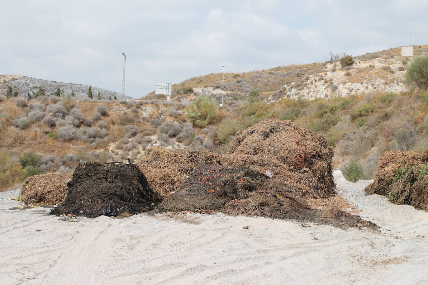 El cierre de la planta de reciclaje de Motril tras sufrir dos incendios está provocando una «parálisis» en el sector agrícola 