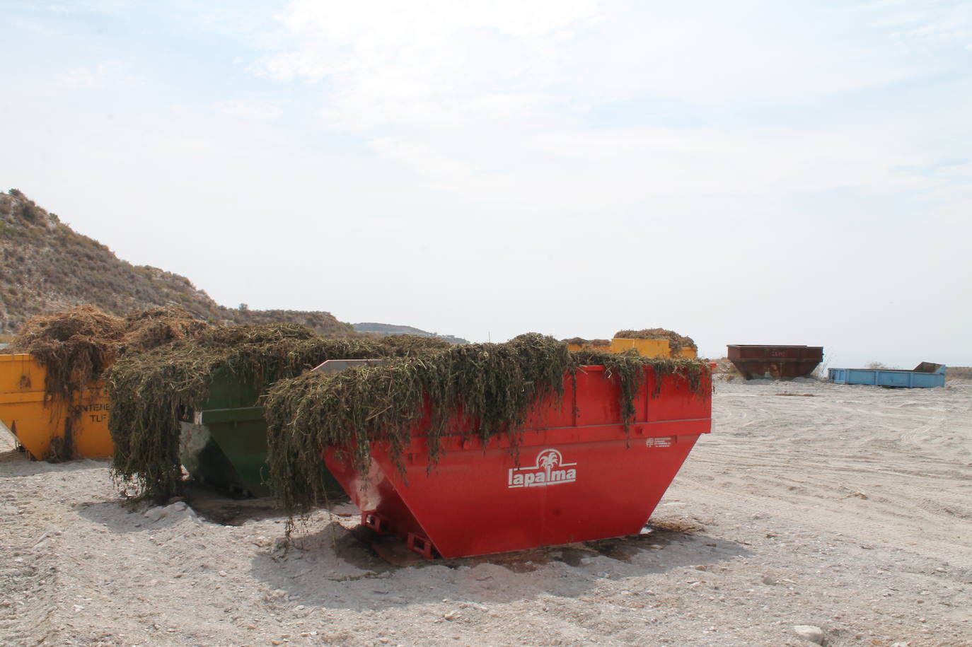 El cierre de la planta de reciclaje de Motril tras sufrir dos incendios está provocando una «parálisis» en el sector agrícola 