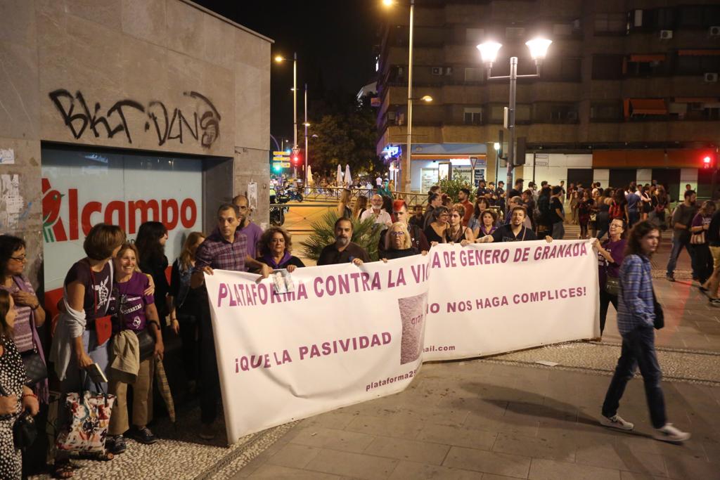 Miles de personas convierten el Centro de la ciudad en violeta con una movilización para exigir seguridad «al volver a casa» y acabar con las muertes por violencia de género 