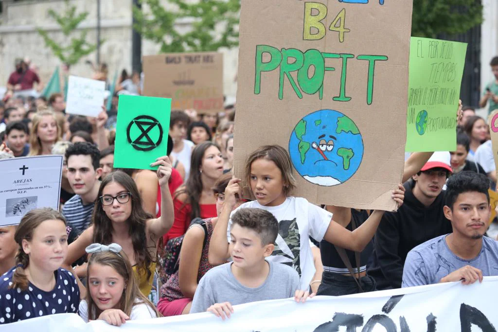 El evento ecologista ha caminado las calles de la capital en dirección al Ayuntamiento