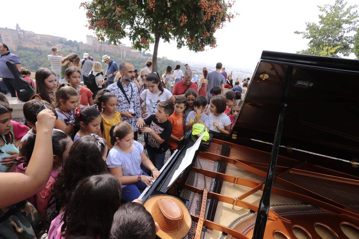 Estos instrumentos están ubicados en siete plazas emblemáticas de la ciudad, haciendo que la ciudad suene mejor