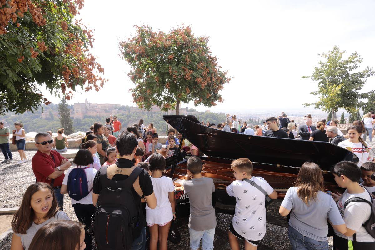 Estos instrumentos están ubicados en siete plazas emblemáticas de la ciudad, haciendo que la ciudad suene mejor