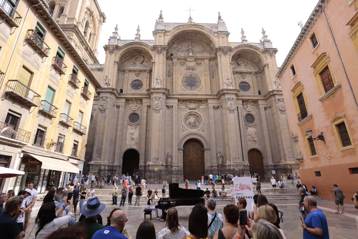 Estos instrumentos están ubicados en siete plazas emblemáticas de la ciudad, haciendo que la ciudad suene mejor