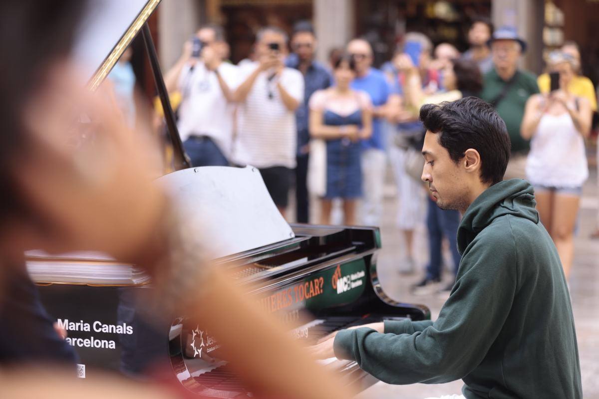 Estos instrumentos están ubicados en siete plazas emblemáticas de la ciudad, haciendo que la ciudad suene mejor