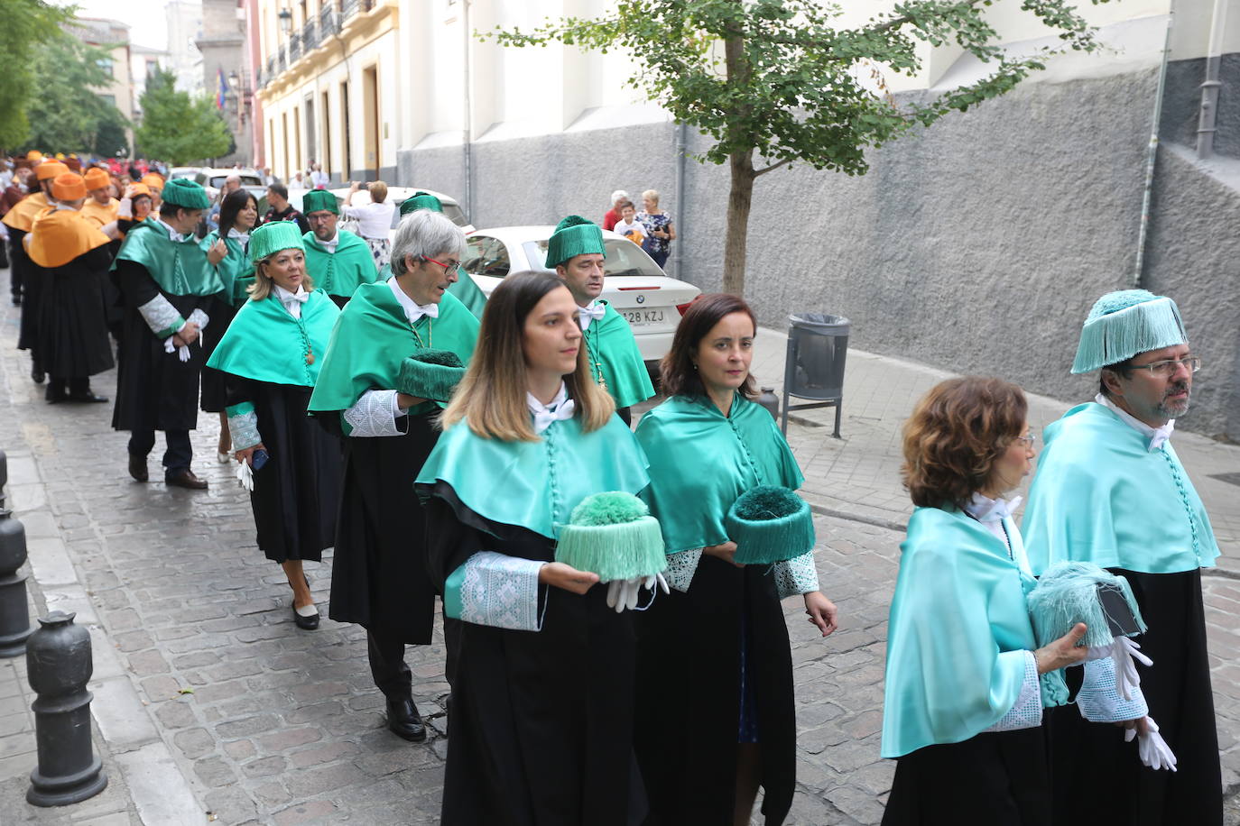 En la sede del Rectorado se celebró el acto académico que contó con una gran asistencia de miembros de la comunidad universitaria así como destacados representantes de otras instituciones y entidades públicas