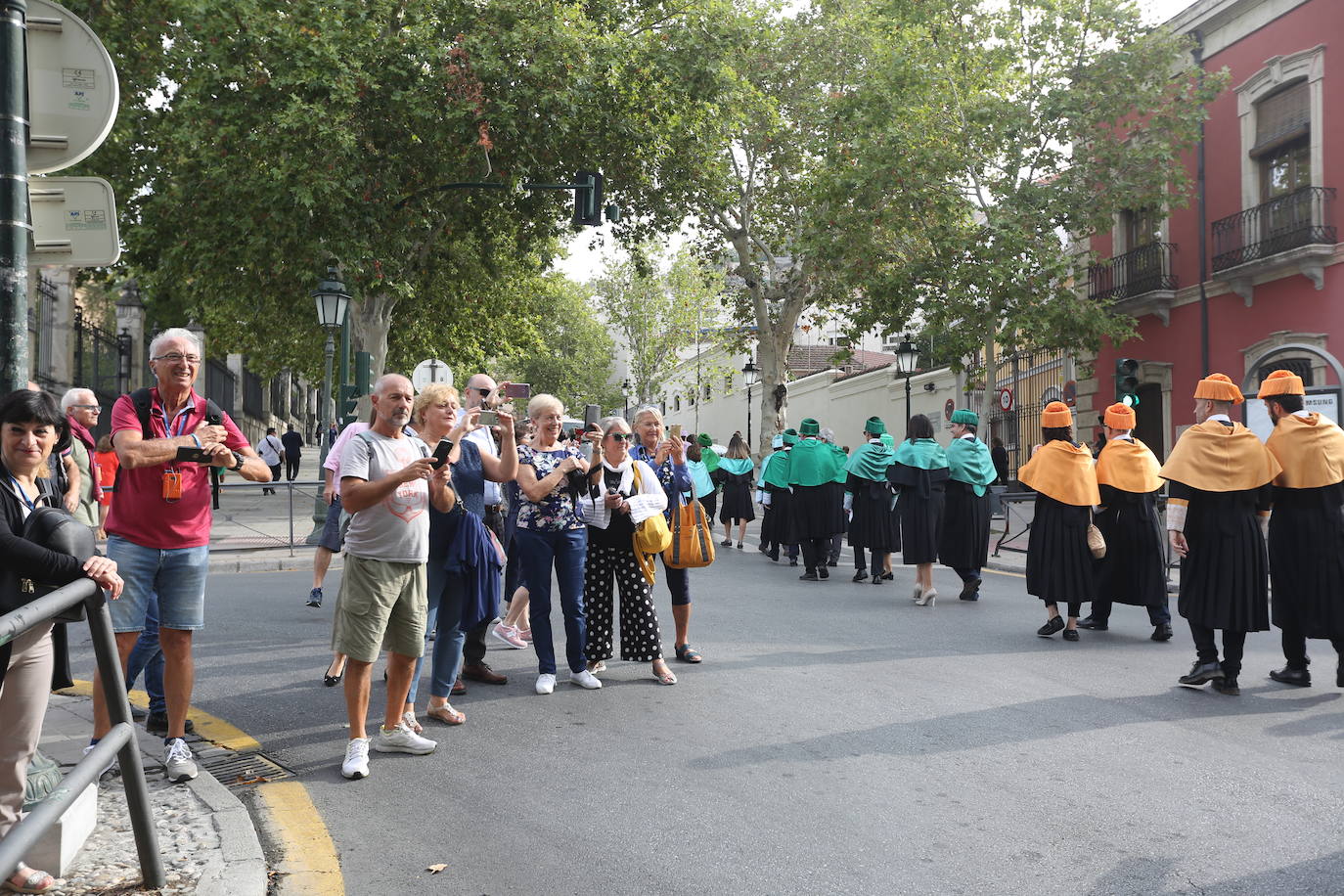 En la sede del Rectorado se celebró el acto académico que contó con una gran asistencia de miembros de la comunidad universitaria así como destacados representantes de otras instituciones y entidades públicas