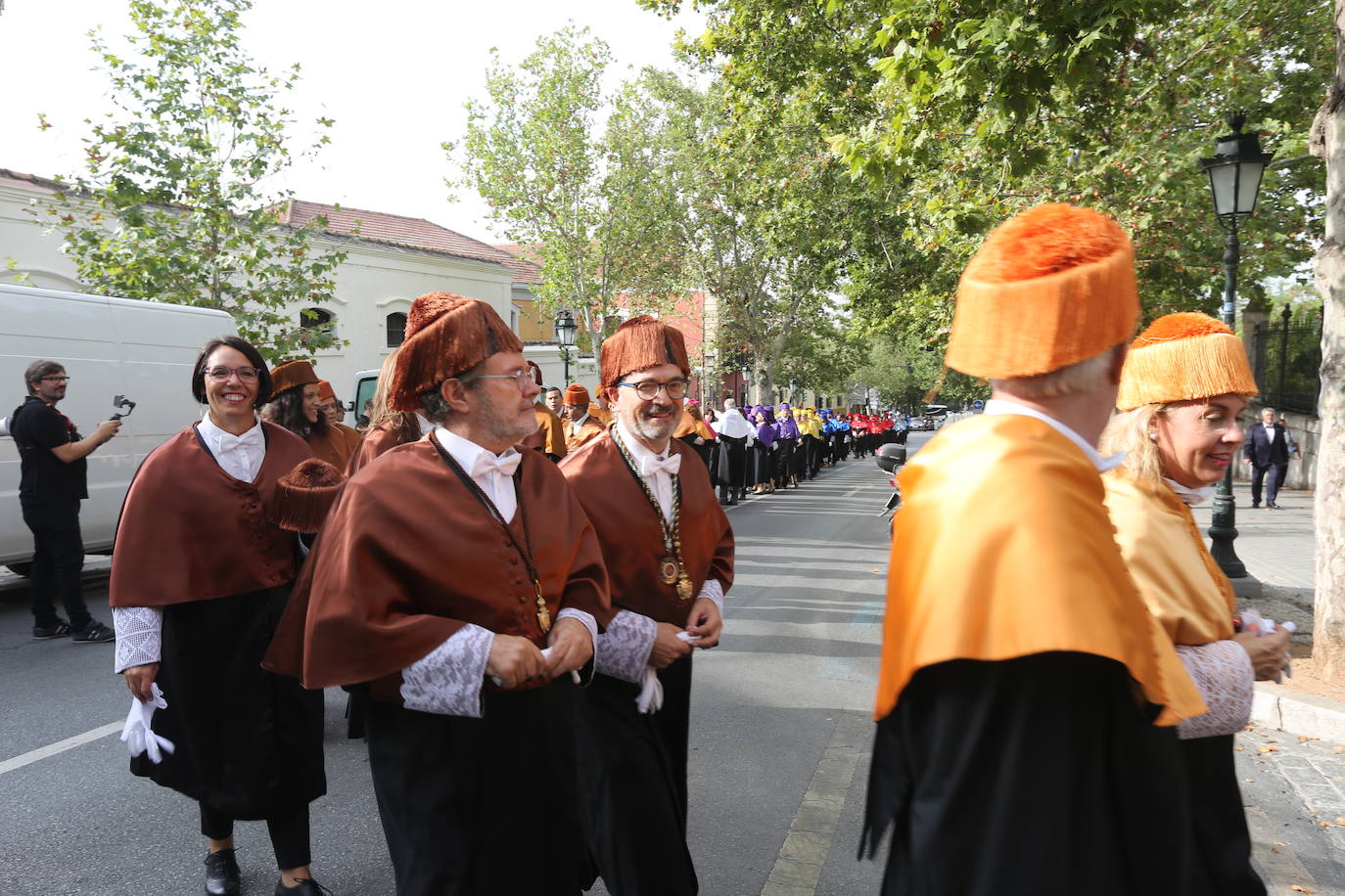 En la sede del Rectorado se celebró el acto académico que contó con una gran asistencia de miembros de la comunidad universitaria así como destacados representantes de otras instituciones y entidades públicas