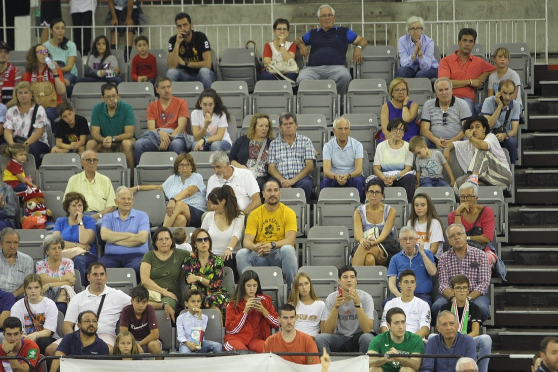 Todas las imágenes de la afición en el partido de baloncesto del sábado