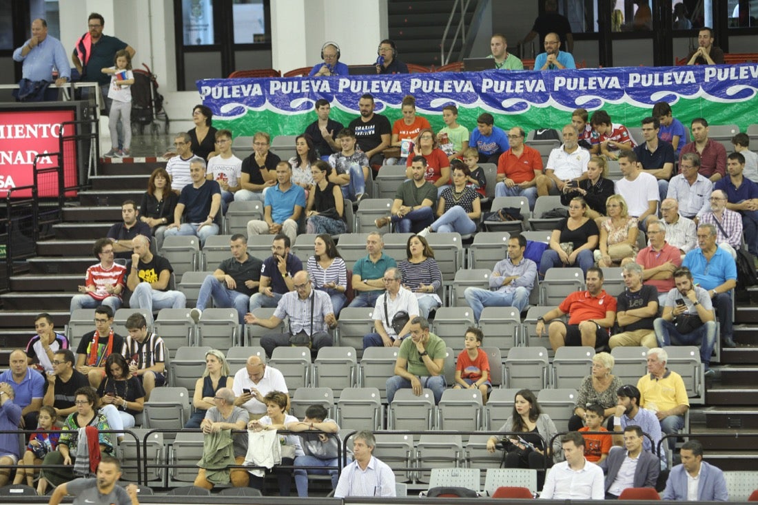 Todas las imágenes de la afición en el partido de baloncesto del sábado