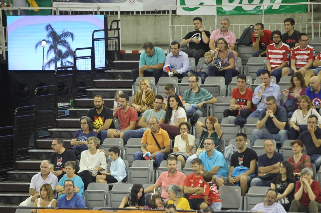 Todas las imágenes de la afición en el partido de baloncesto del sábado