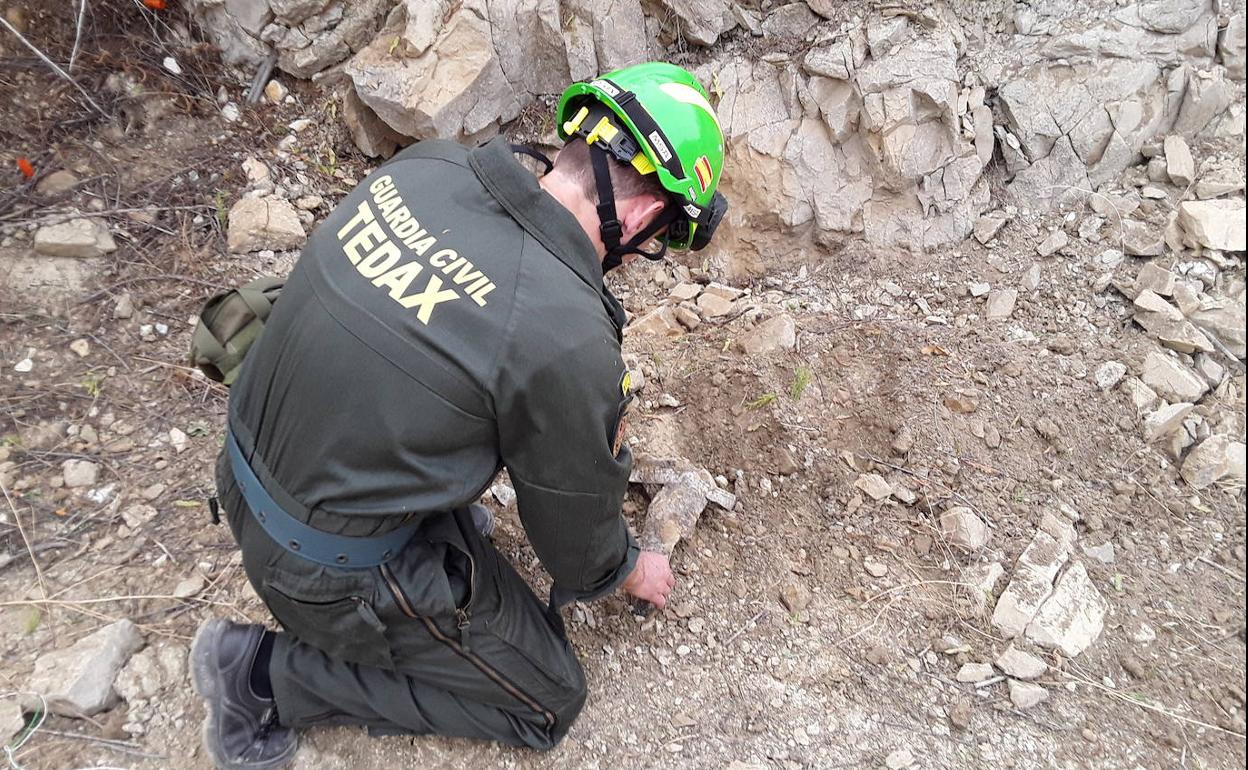 La Guardia Civil desactiva tres artefactos en Fuerte del Rey, Porcuna y Lendínez
