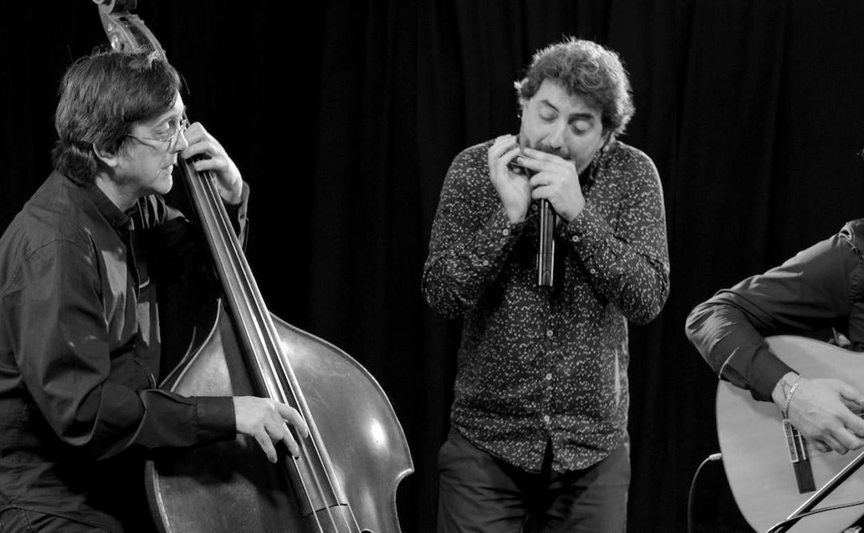 Música en Granada | Josemi Carmona, Antonio Serrano y Javier Colina acercan el jazz a Montefrío