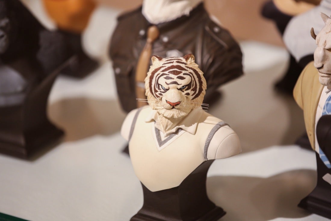 El detective gatuno llega a la Sala de CajaGranada en Puerta Real