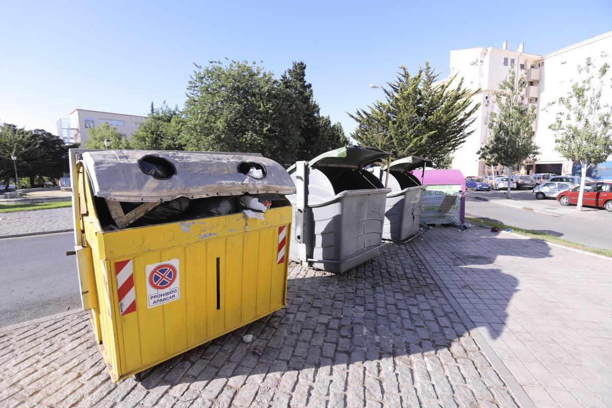 Existen puntos de la ciudad en los que la basura está retirada y el aspecto del centro de la ciudad ya es mucho mejor 