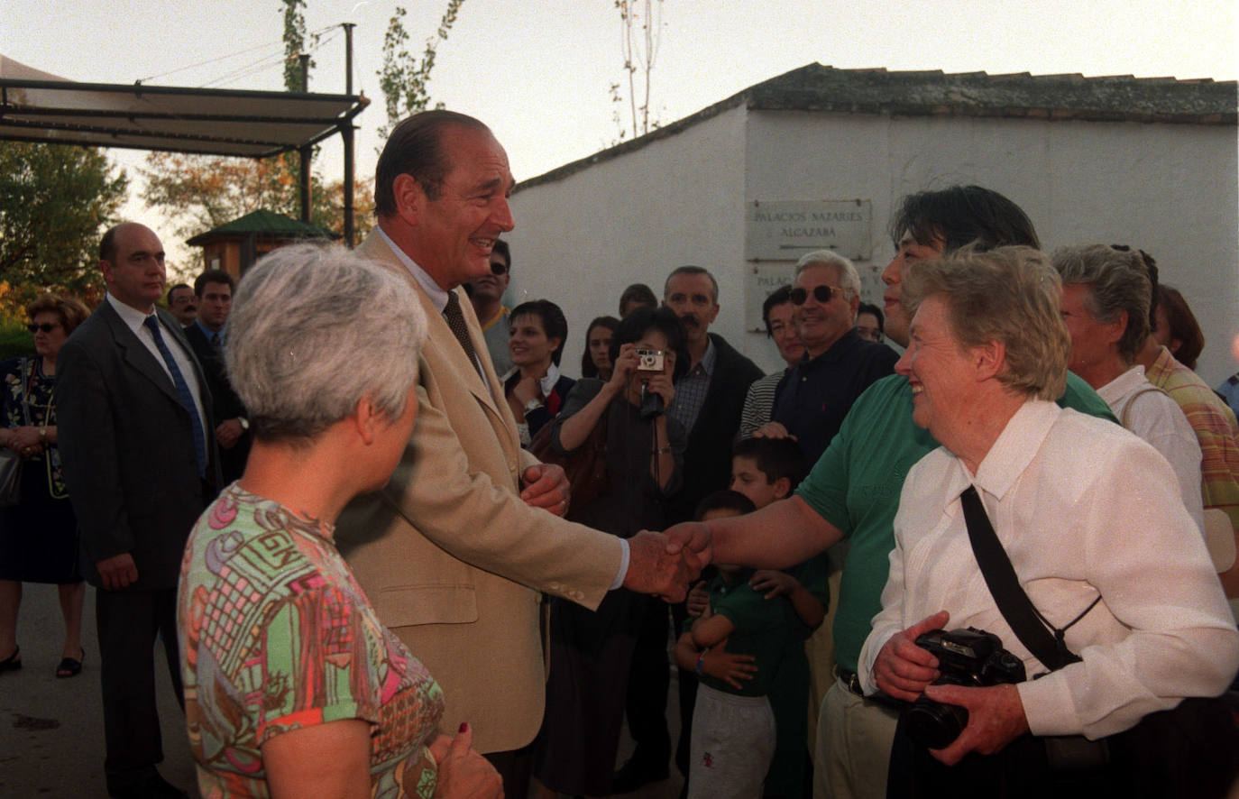 Imagen secundaria 1 - Diferentes momentos de la visita del dirigente francés a Granada