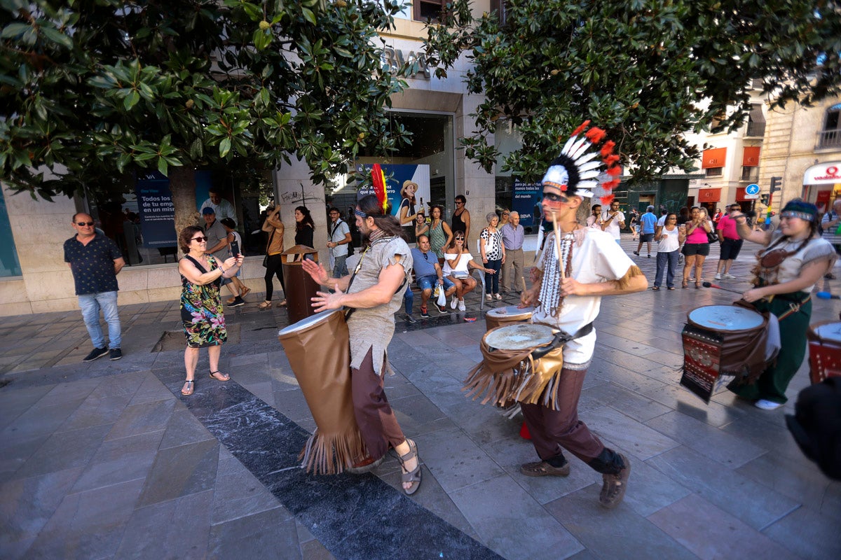 Su creadores, Juanjo Guarnido y Juan Díaz Canalaes, reciben un cálido homenaje en la inauguración del festival patrocinado por Cervezas Alhambra 